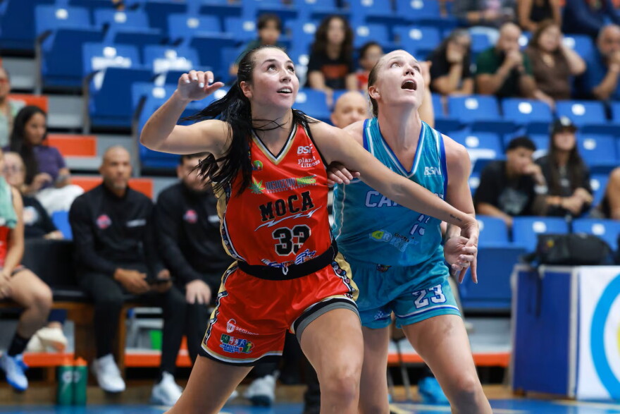 Caroline Ducharme, 33, vive su primera experiencia profesional con las Explosivas de Moca, con las que promedia 18 puntos y ocho rebotes en sus primeros cuatro partidos.