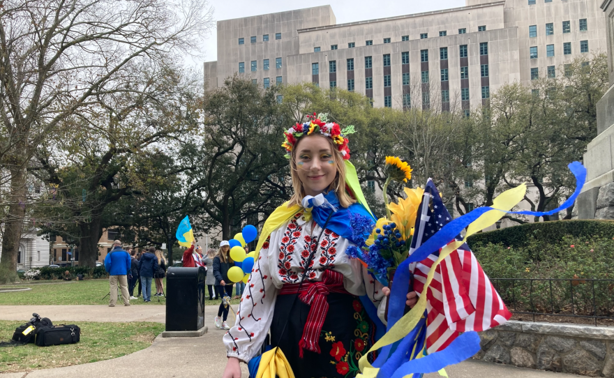 Anna Kushnir, a native of Khmelnytskyi, Ukraine, began the protest by singing the Ukrainian National Anthem