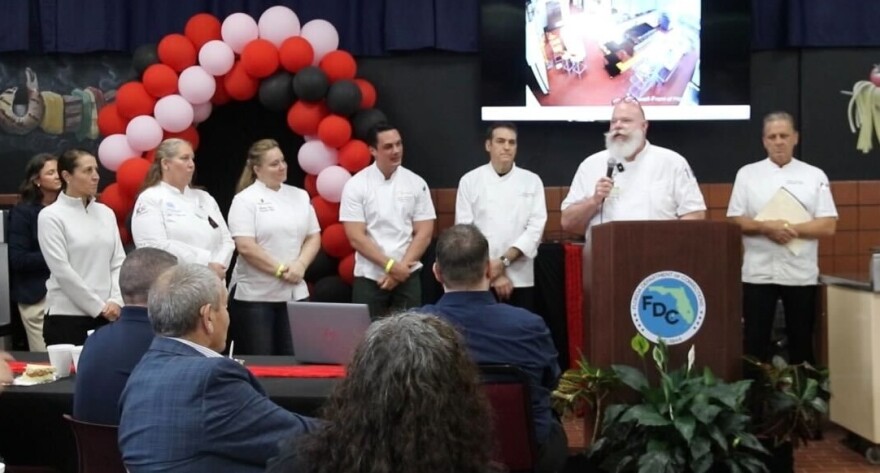 Los jueces de la competencia de artes culinarias del departamento de correcciones de Florida. Foto por: Candy Fontana Verde.