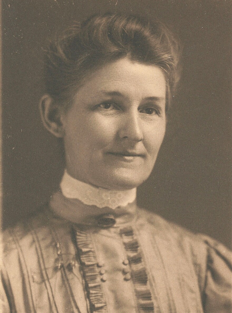 Dr. Mary Hancock McLean opened a free women's clinic to help provide medical care for low-income patients working in St. Louis factories.