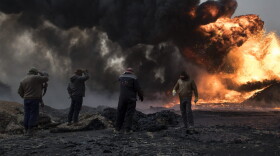 A fire set by the Islamic State at oil fields south of Mosul. (Tyler Hicks for The New York Times)