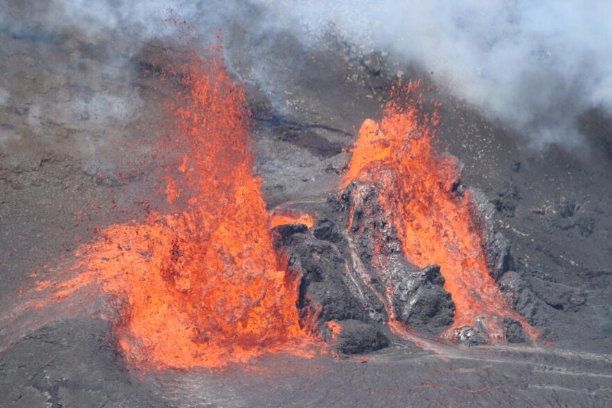 A telephoto view of the fountaining within the Kīlauea summit caldera on the morning of Dec. 29, 2024.