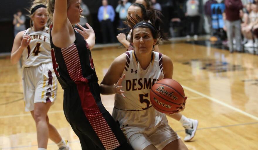 De Smet girls basketball player