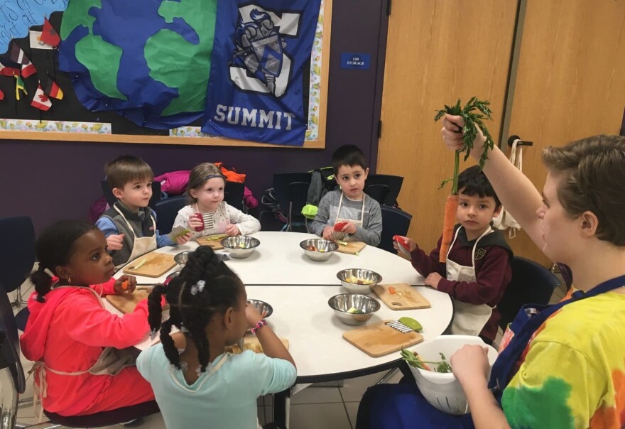 New Leaf Kitchen teaches kids how to cook nutritious, affordable meals. (Courtesy of Annie Streitmarter)