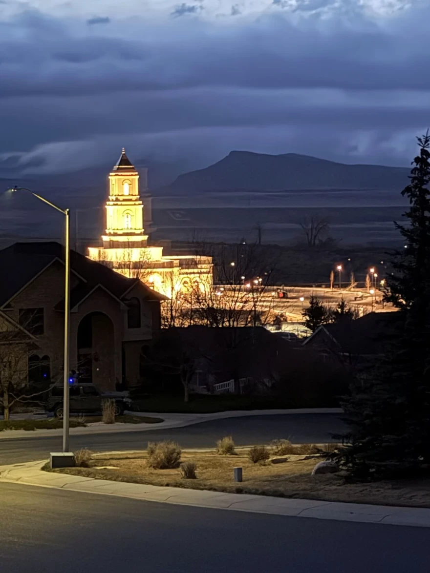 A March 31 test shows the temple’s outdoor illumination as viewed from the adjacent neighborhood.