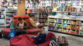 There are 689 Barnes & Noble stores nationwide, plus 674 college locations.