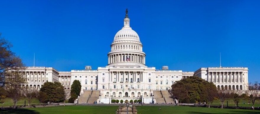 us-capitol-building-g877303c4a_640.jpg