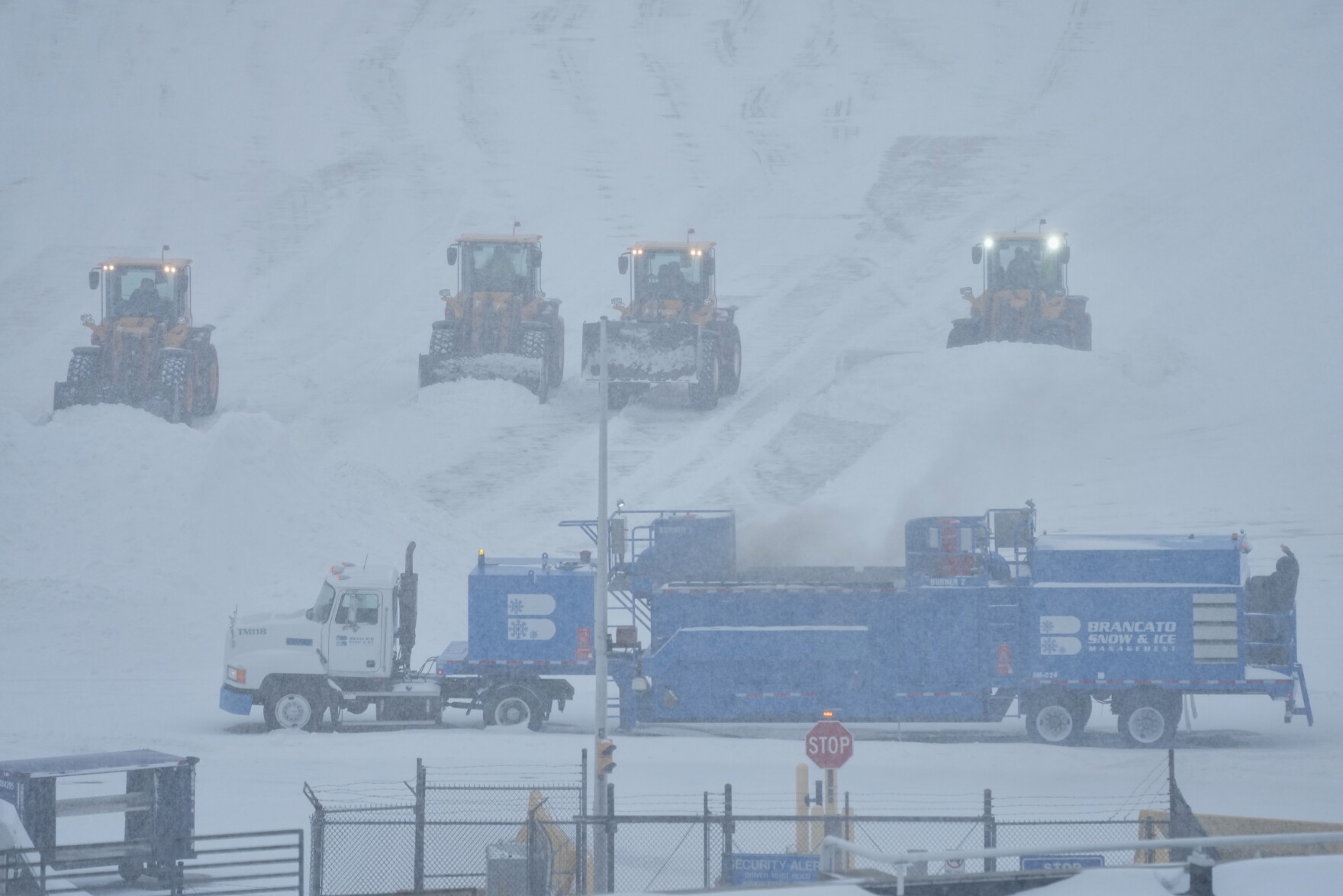 More than 11,400 flights canceled Sunday as massive winter storm sweeps ...