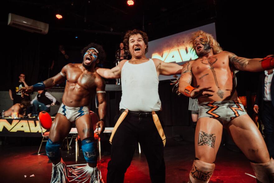 Shane Hartline (center) at a NAW or NEVER Smack Talk Open Mic in Los Angeles. (Courtesy of Ian Zandi)