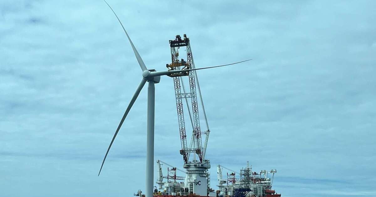 Trump administration halts RI, CT offshore wind project