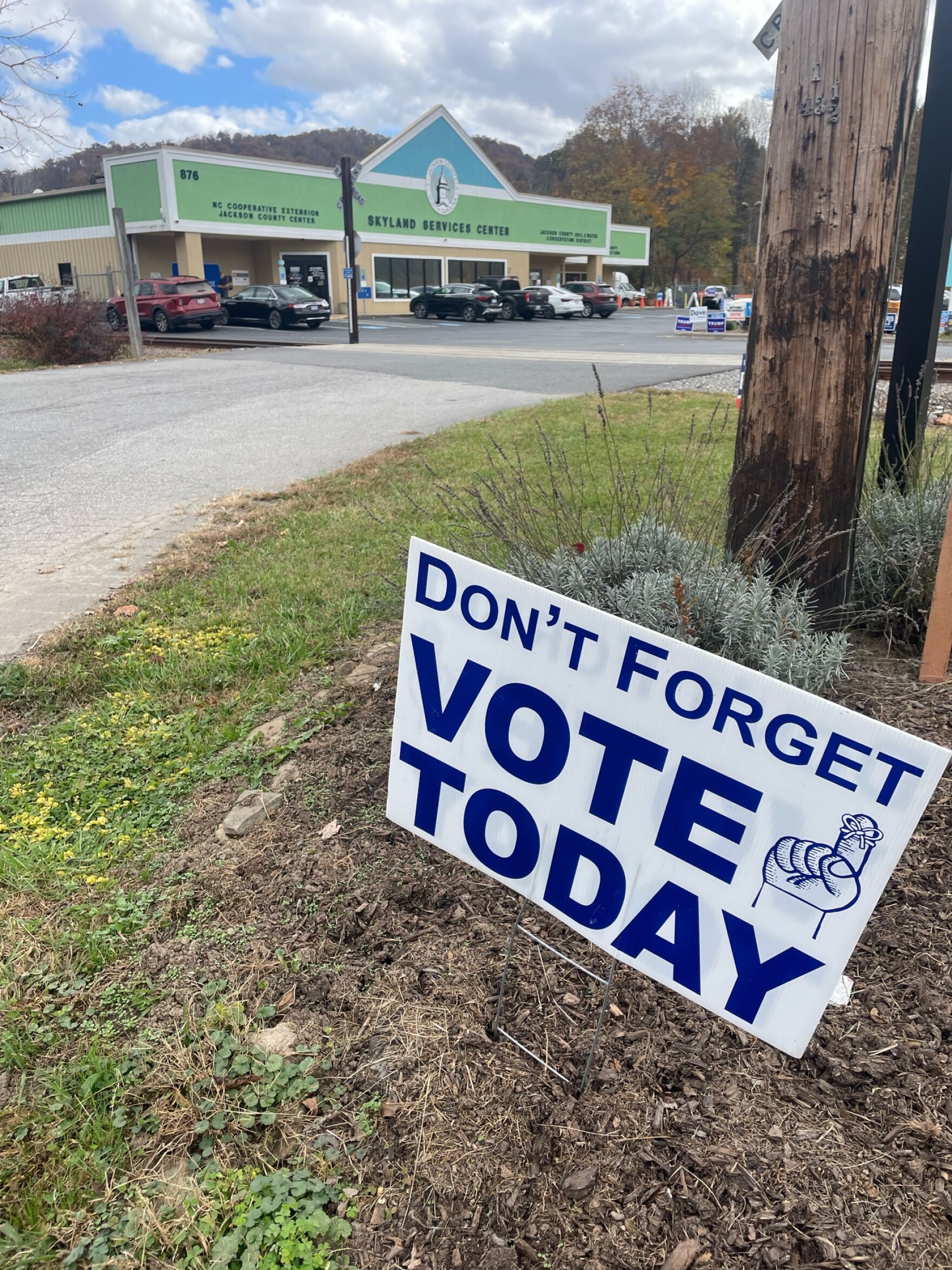 Recordsetting early voter turnout in North Carolina with WNC voters