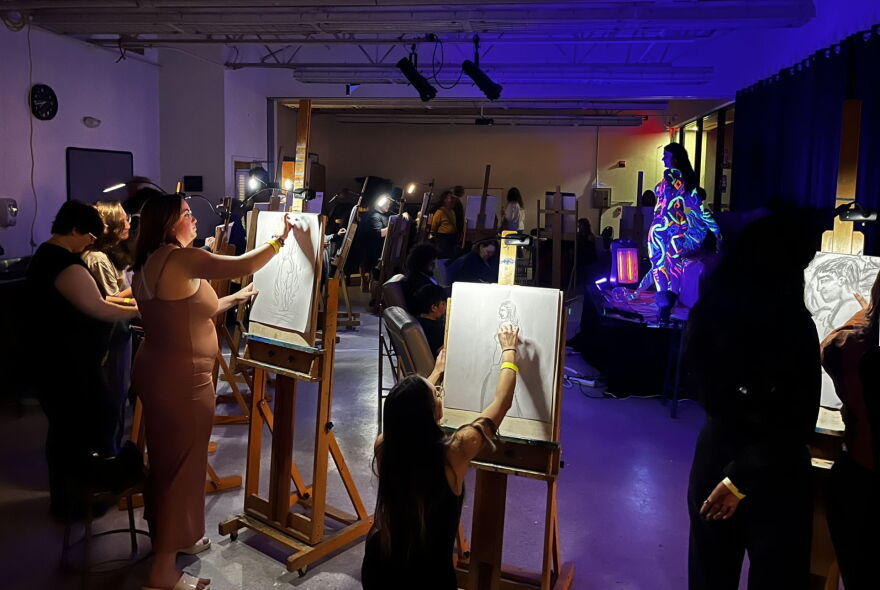 Open to all attendees, the Life Drawing Lounge features several quick drawing sessions led by Juli Bobman. 