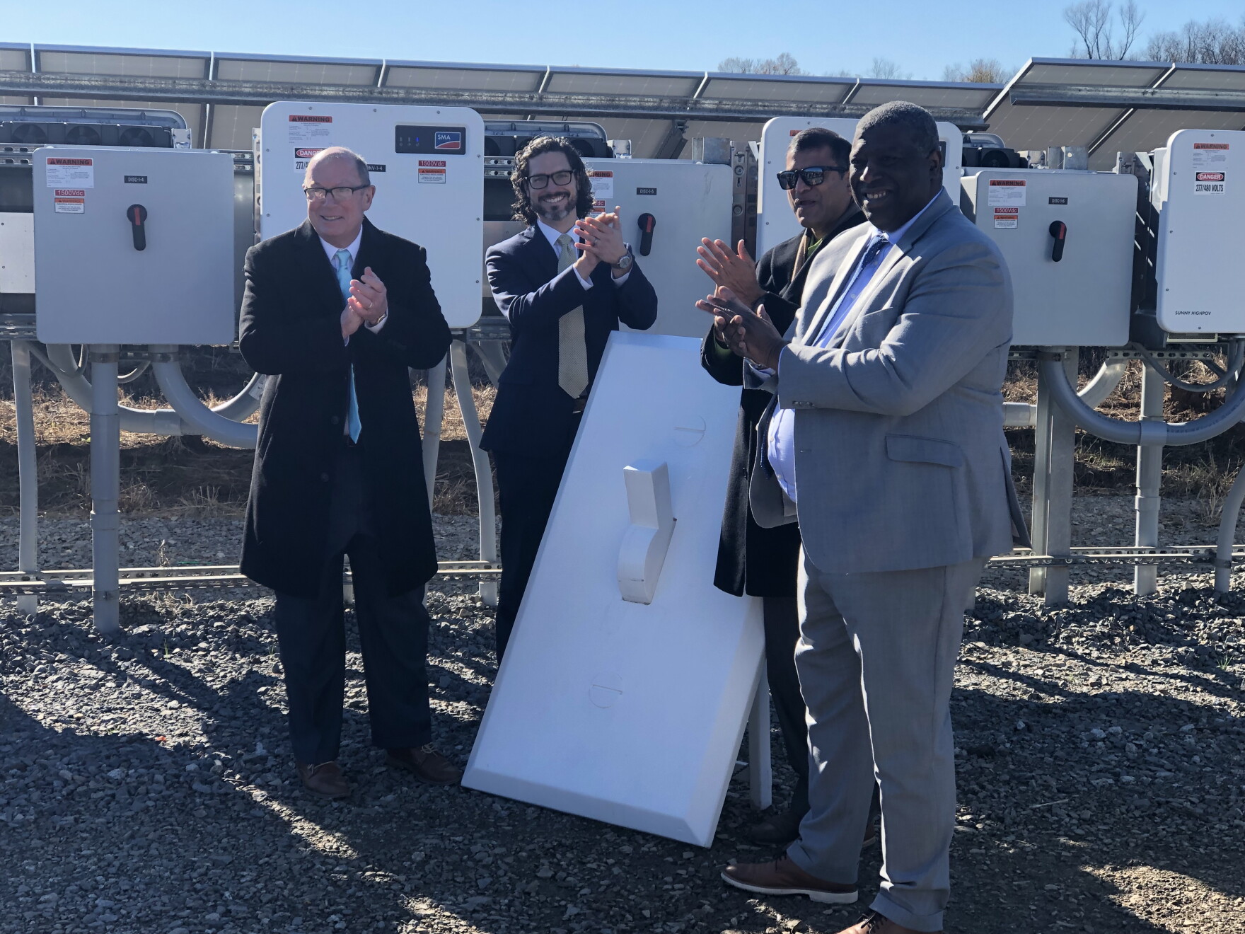Pulaski County officials flip switch on new solar farm