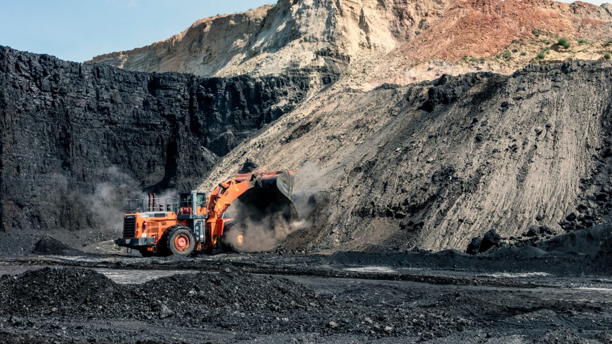 There are 360 billion tons of coal under federal land, new report says