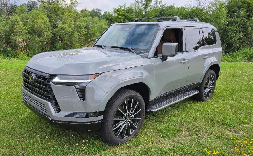 2026 Lexus GX 550 Luxury left front