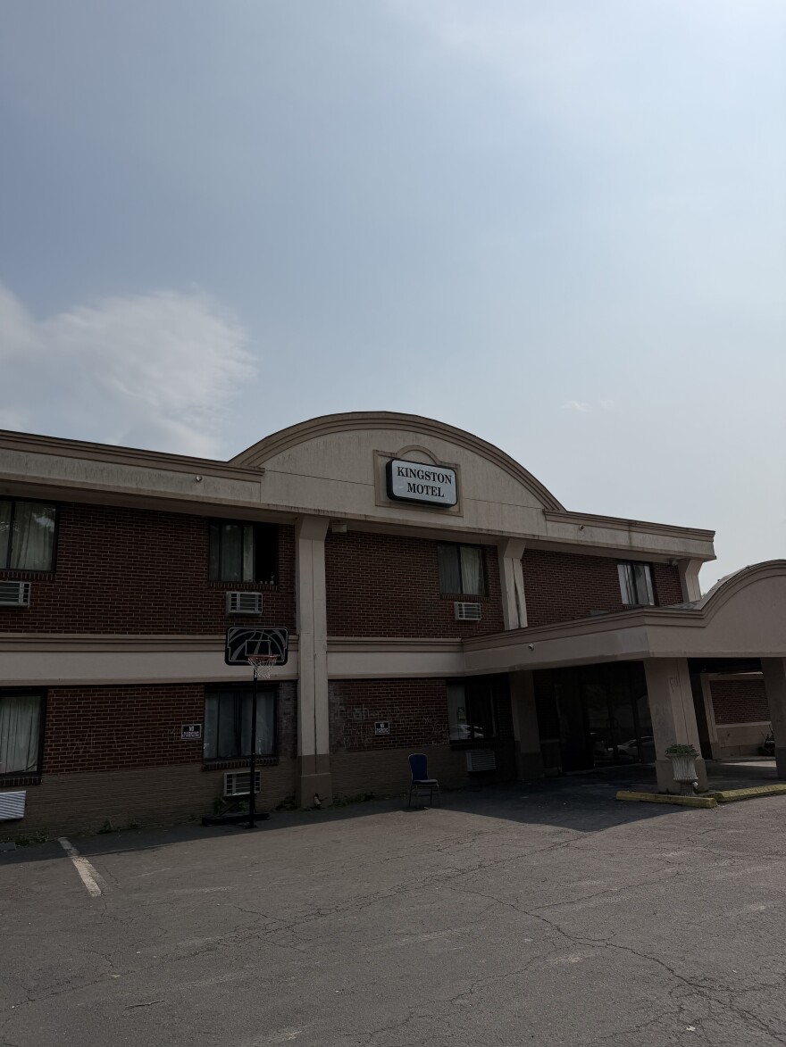 The main entrance of the Kingston Motel