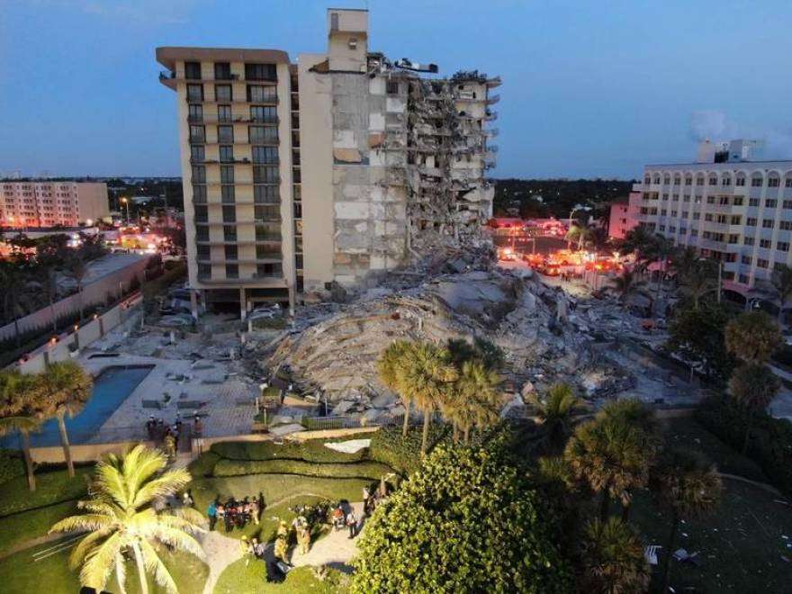 A portion of Champlain Towers South Condo, in Surfside, collapsed early Thursday morning. Miami-Dade search and rescue is combing through the rubble for victims and survivors. Photo: Miami Dade Fire Rescue / Miami Herald