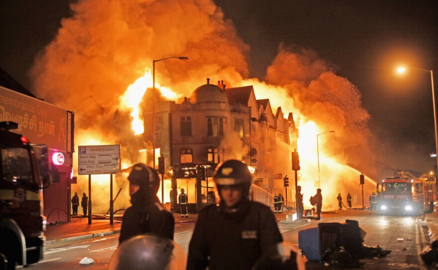 Britrish Police Riot Cameron Promises Order As British Rioting Continues | sodakpb