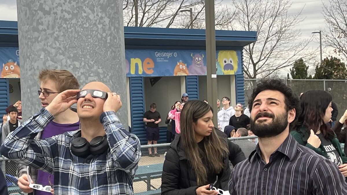 Thousands gather at Penn State to view cloud-covered solar eclipse - Vimarsana News