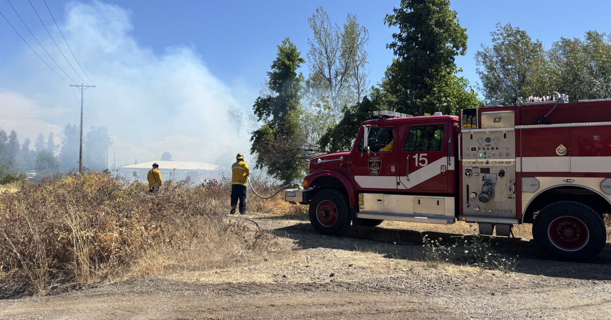 Two brush fires keep crews busy in Springfield Tuesday afternoon