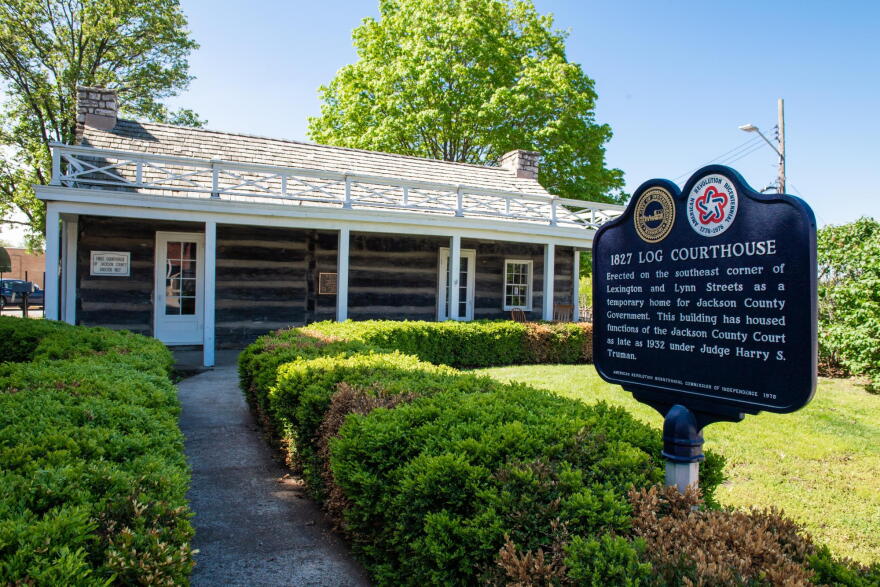 1827 Log Courthouse