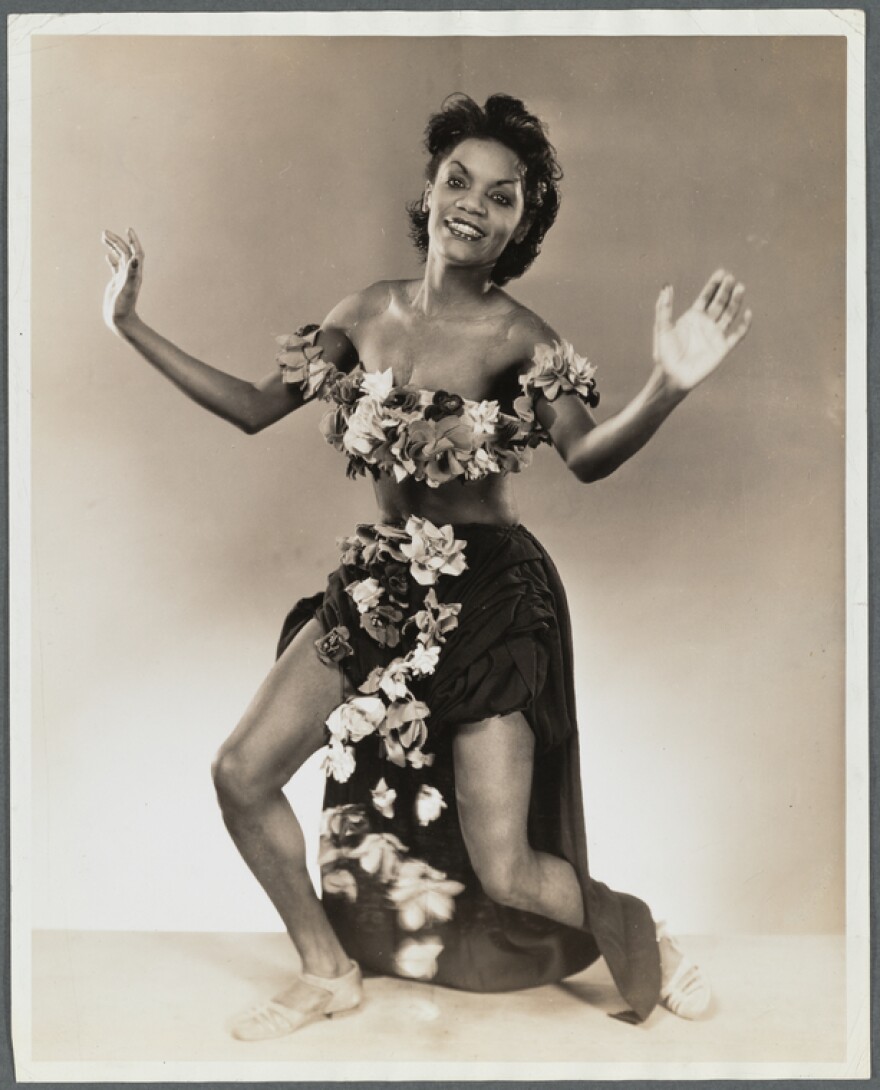 Female dancer in flowered dress (1935-1943)