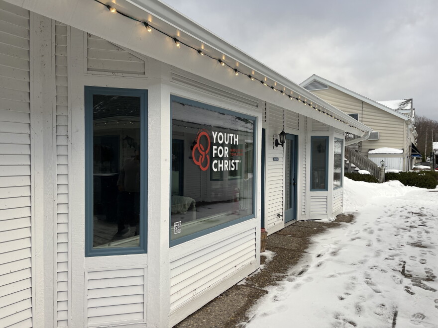 A building owned by Apollos Properties overlooking Leland’s historic Fishtown sits empty pending a federal lawsuit over Youth for Christ’s desire to open a youth ministry in the commercially zoned business district. (Photo: Jacob Wheeler/Glen Arbor Sun)
