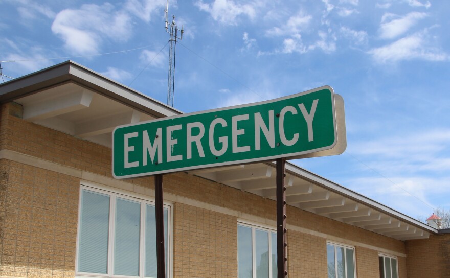 A hospital emergency sign