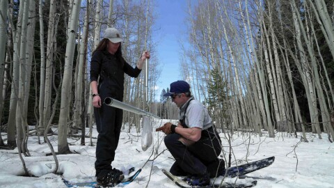 Snow surveyors, hydrologist, Maureen Gutsch, left, and Clinton Whitten weigh a snow sample, Monday, March 30, 2026, in Kremmling, Colo.