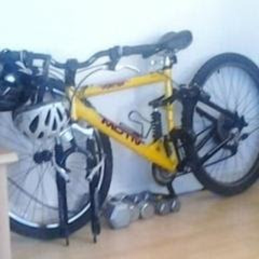 Police believe locating the yellow Motiv bike Thompson was riding may lead to information about his killer. Image via APD.