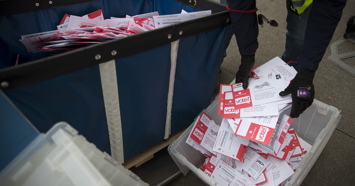 Photo: KUOW Court Grants Temporary Stay for Postal Service Rule