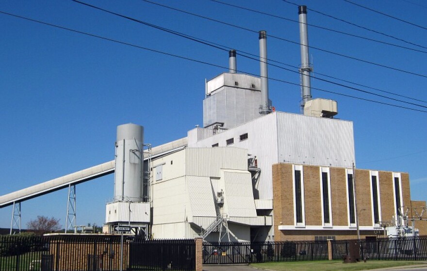 One consultant says Holland should convert its coal plant to natural gas.