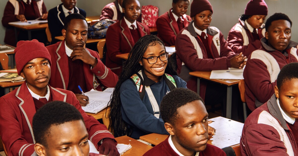 Miami Central High students go to Zimbabwe for cultural immersion program