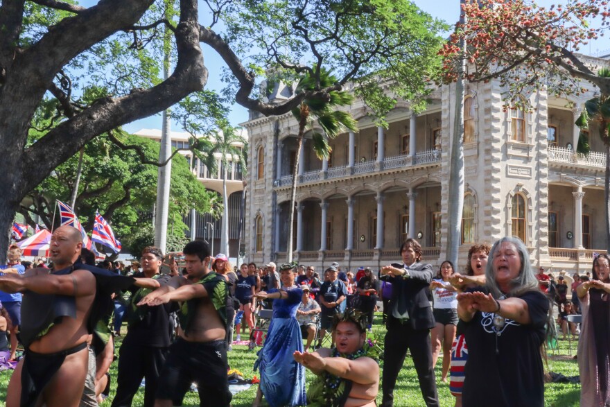 Thousands gathered at ‘Iolani Palace for the ‘Onipa‘a Peace March.