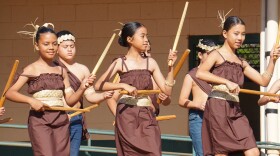 Students of Ke Kula Kaiapuni o Kualapuʻu on Molokaʻi performing.