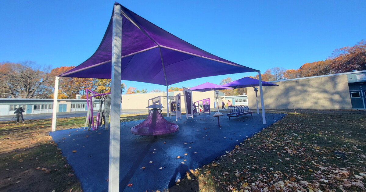 North Colonie elementary school gets new playground built for students