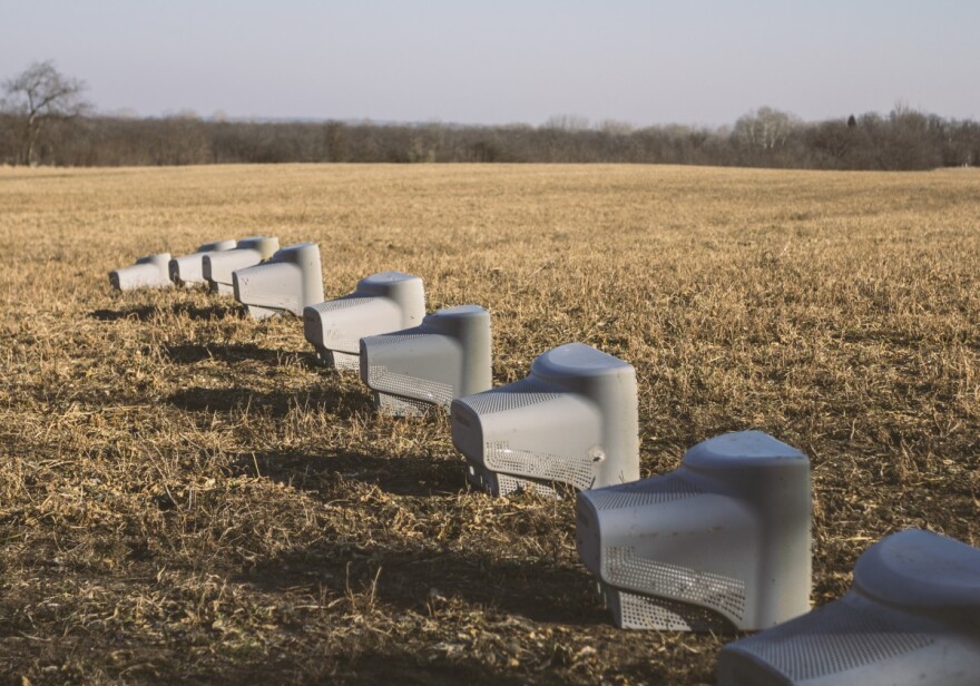 computers_in_field--credit_pxhere.jpg