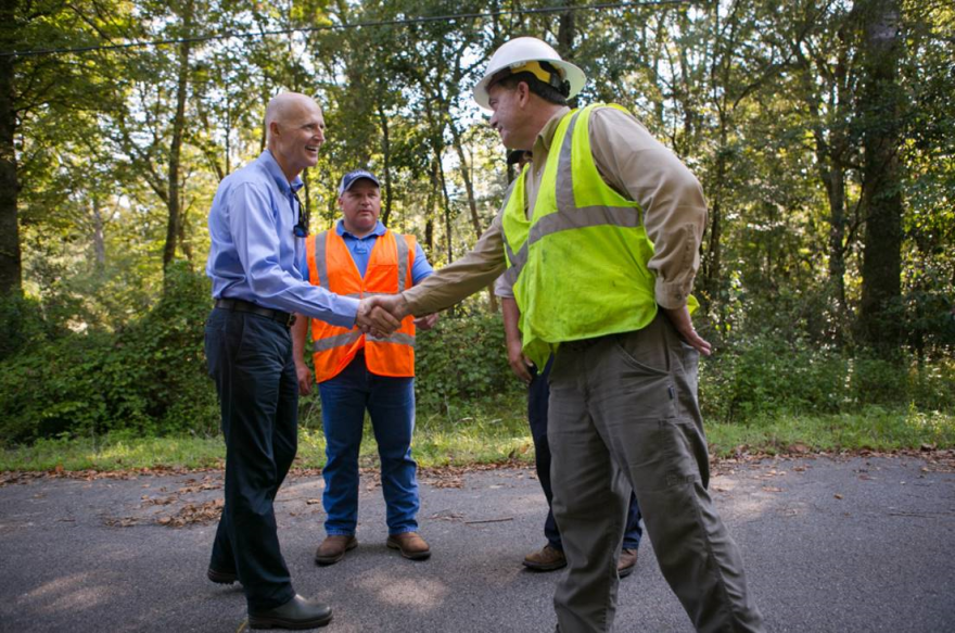 Governor Rick Scott visits Talquin Electric employees working to bring power and utilities back to homes and businesses in Wakulla County following Hurricane Hermine. (Photo courtesy Rick Scott's communications office)