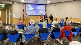 Dozens of Sarasota residents attend Suncoast Searchlight’s forum on navigating misinformation in the age of artificial intelligence at Selby Library.