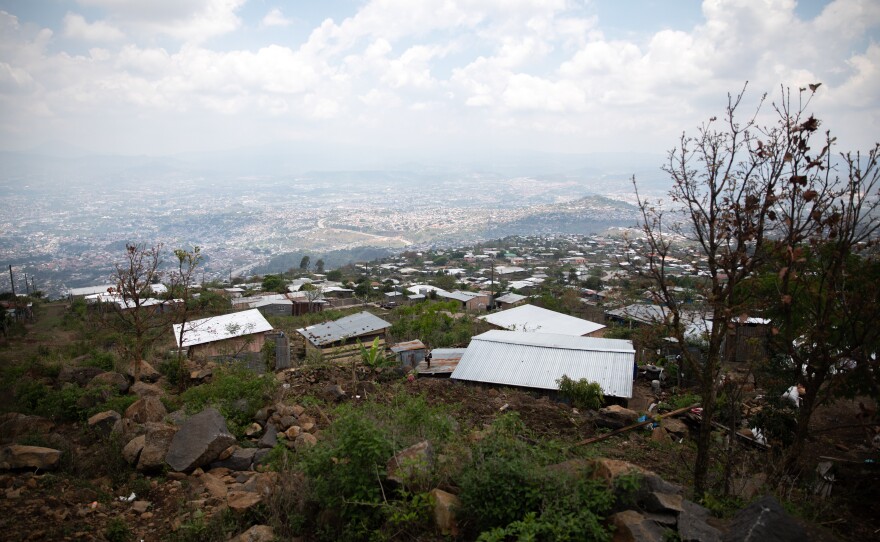 Forest fires surround Tegucigalpa, covering the Honduran capital under heavy smog, as seen from the ruralized urban periphery of the Guzmán neighborhood.
