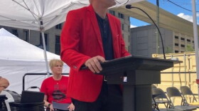  Red Wings legend Darren McCarty speaks on behalf of fellow Red Wings legend Vlad Konstantinov, and more than 18,000 other car crash survivors at rally