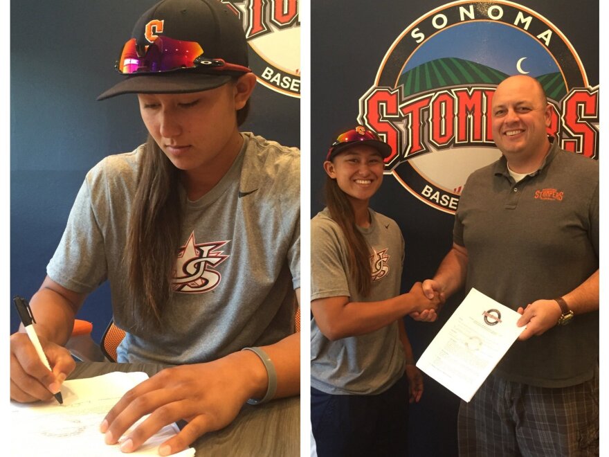 Kelsie Witmore signs with the Sonoma Stompers. <strong></strong>