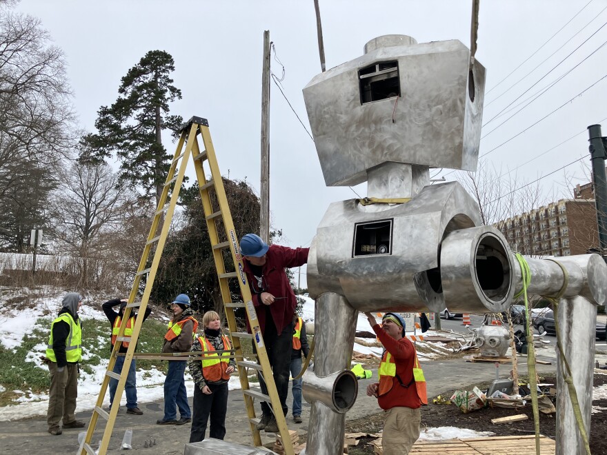 Robot sculpture assembly