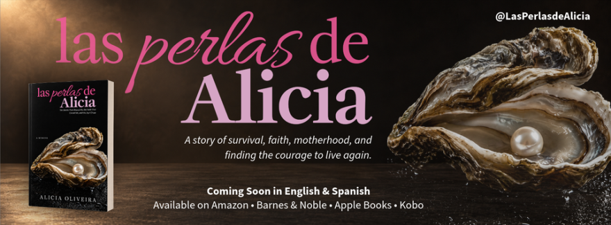 A book with a pearl on it and pink words that read, "Las Perlas De Alicia" 