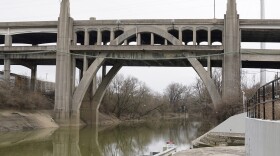 The current Western Hills Viaduct was built in 1932.