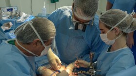 A liver transplant surgery being performed at the Hospital das Clínicas (HC) Rio Branco, Acre, Brazil in 2014.