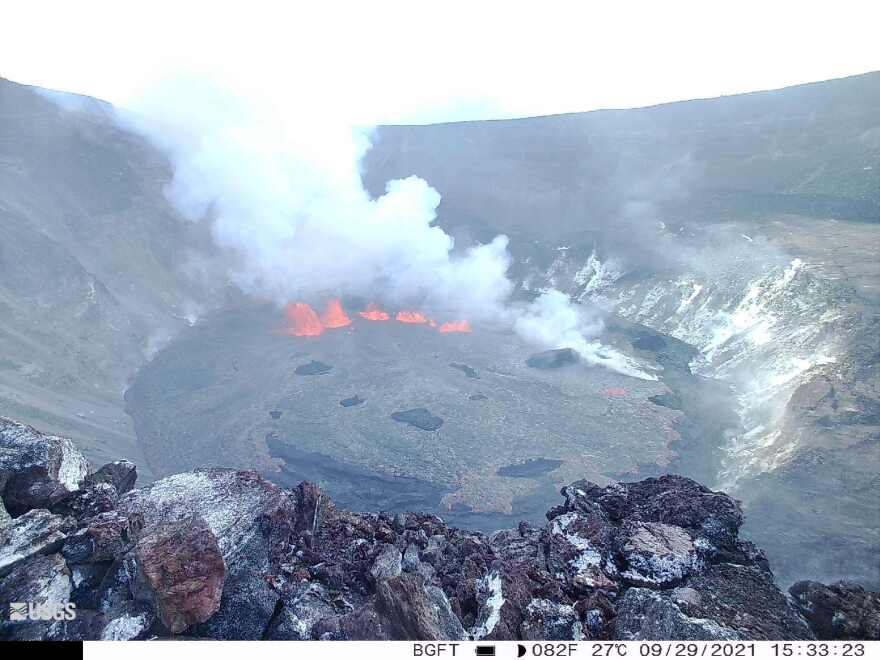 kilauea volcano erupting.jpg