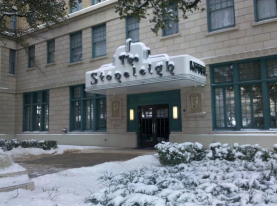 Snow accented the entrance of Dallas' Stoneleigh Hotel. The Stoneleigh P Restaurant reported brisk Super Bowl business