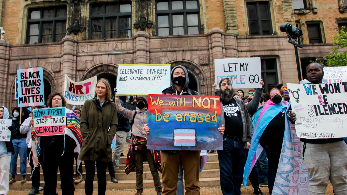 Activists celebrate withdrawal of Missouri rule on trans care - Vimarsana News