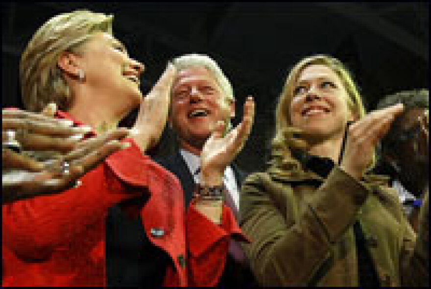 Former US president Bill Clinton (center), New York Sen. Hillary Rodham Clinton (left) and their daughter Chelsea (left) appear at a campaign rally at the University of Pennsylvania in Philadelphia, Pa. on April 21, 2008.